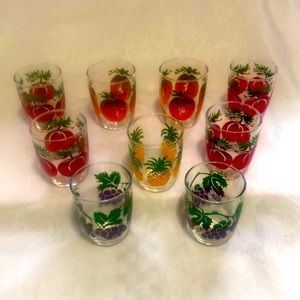 Vintage Juice / drink Glasses. 3 1/2 “ tall.  2 1/2 diameter. Excellent Pieces